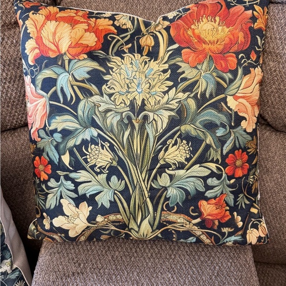 4/Floral and Bird Patterned Throw Pillow Set - Picture 5 of 10